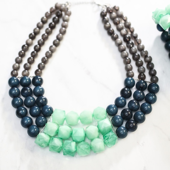 Beaded necklace and bracelet - Picture 5 of 11